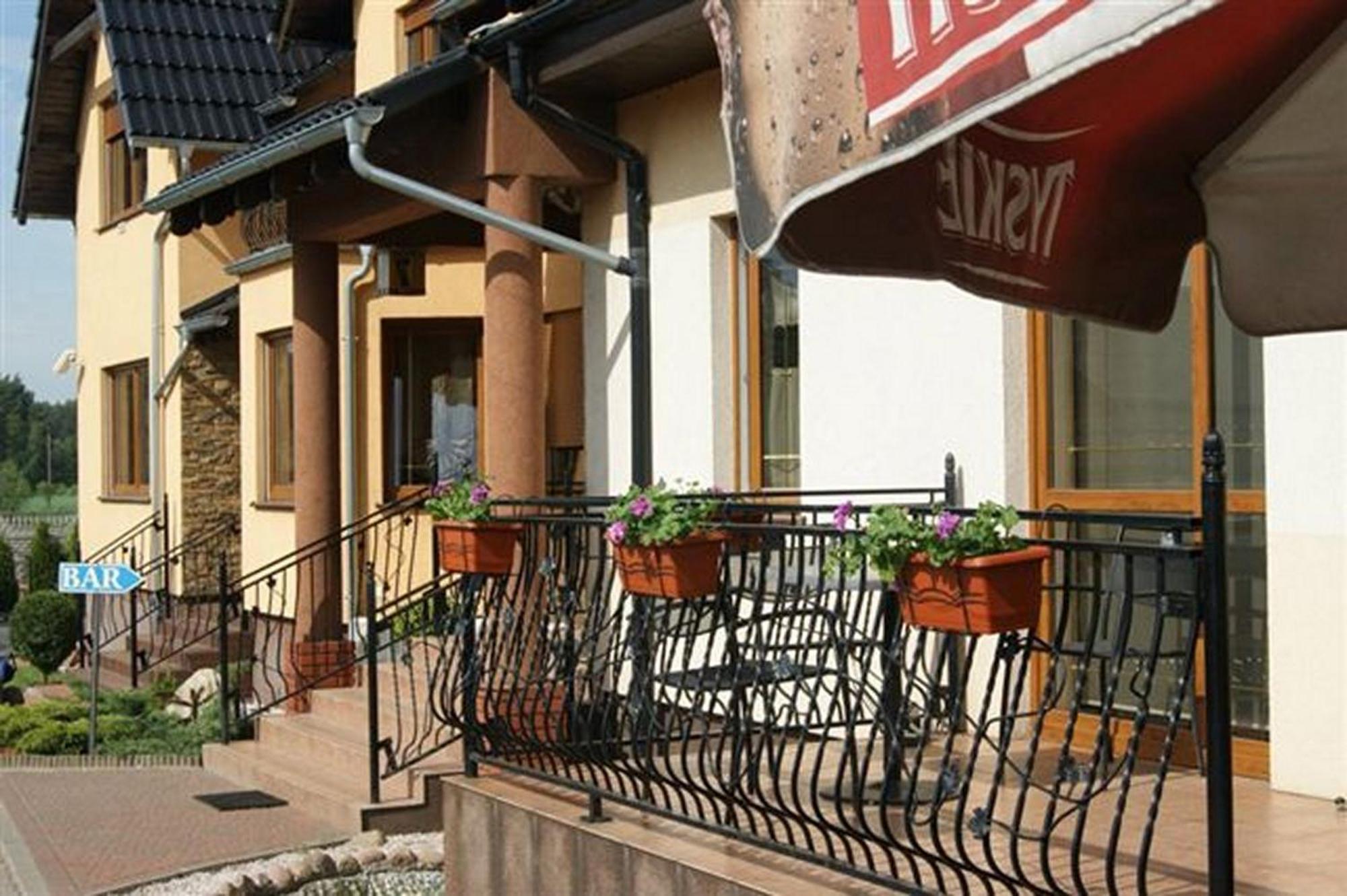 Pokoje Goscinne Gum-Bar Biskupice  Exterior foto